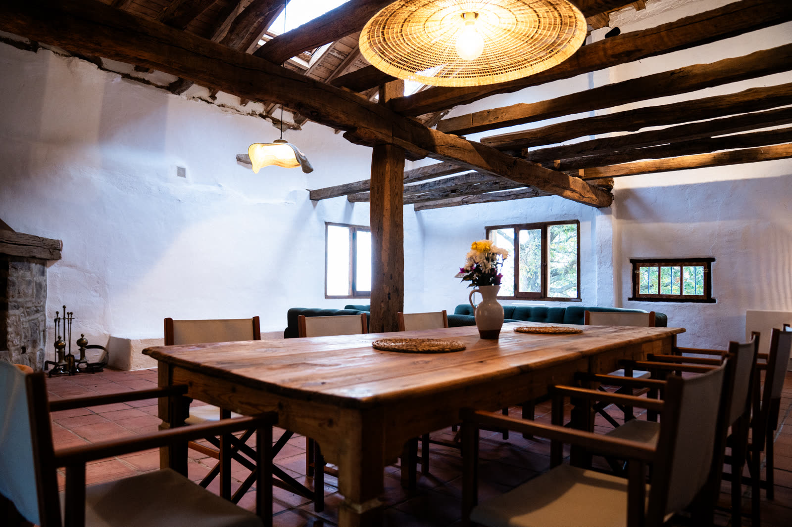 Gran mesa de comedor de roble macizo en Sanjoanalde